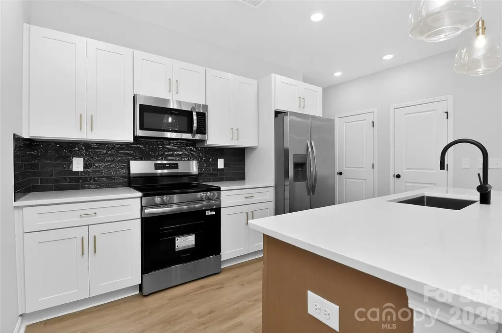341 N Hoskins Road Charlotte NC 28216