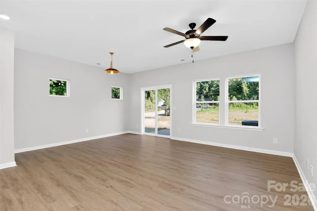 341 N Hoskins Road Charlotte NC 28216