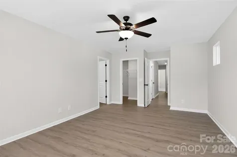 341 N Hoskins Road Charlotte NC 28216
