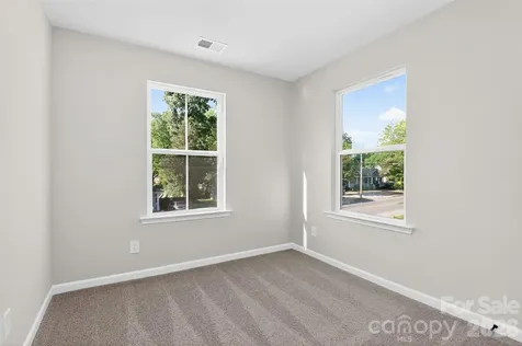 341 N Hoskins Road Charlotte NC 28216