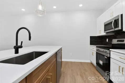 341 N Hoskins Road Charlotte NC 28216