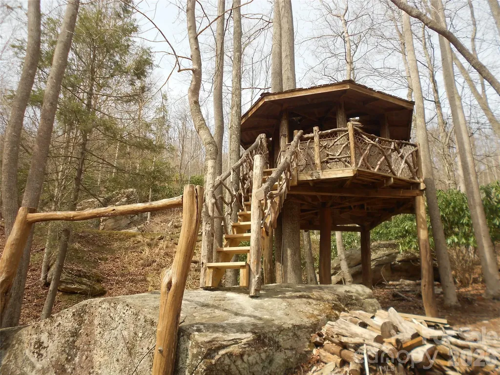 0000 Woodlake Loop Road Elk Park NC 28622