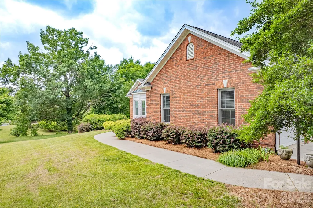136 Windemere Isle Road Statesville NC 28677