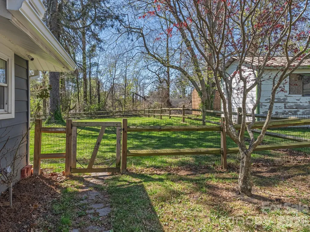12 Maple Lane Arden NC 28704