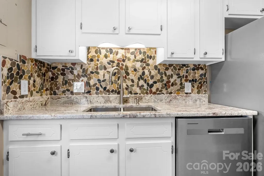 525 12th Street SW Hickory NC 28602