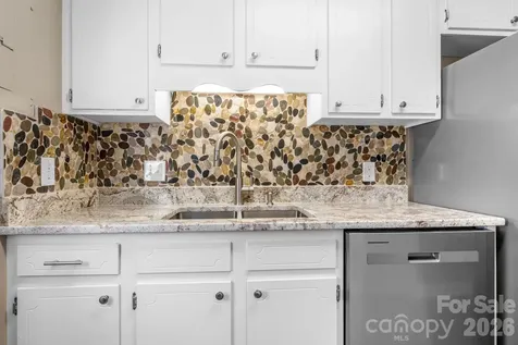 525 12th Street SW Hickory NC 28602