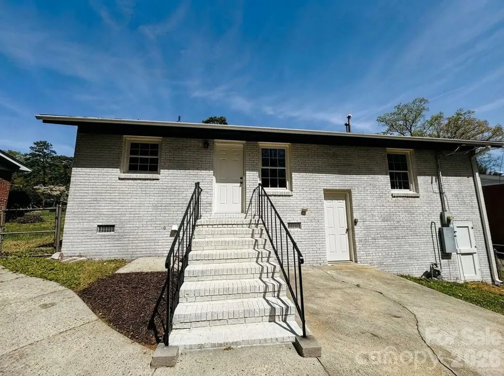 1423 Chelveston Drive Charlotte NC 28208