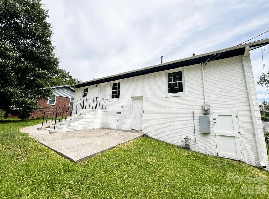 1423 Chelveston Drive Charlotte NC 28208