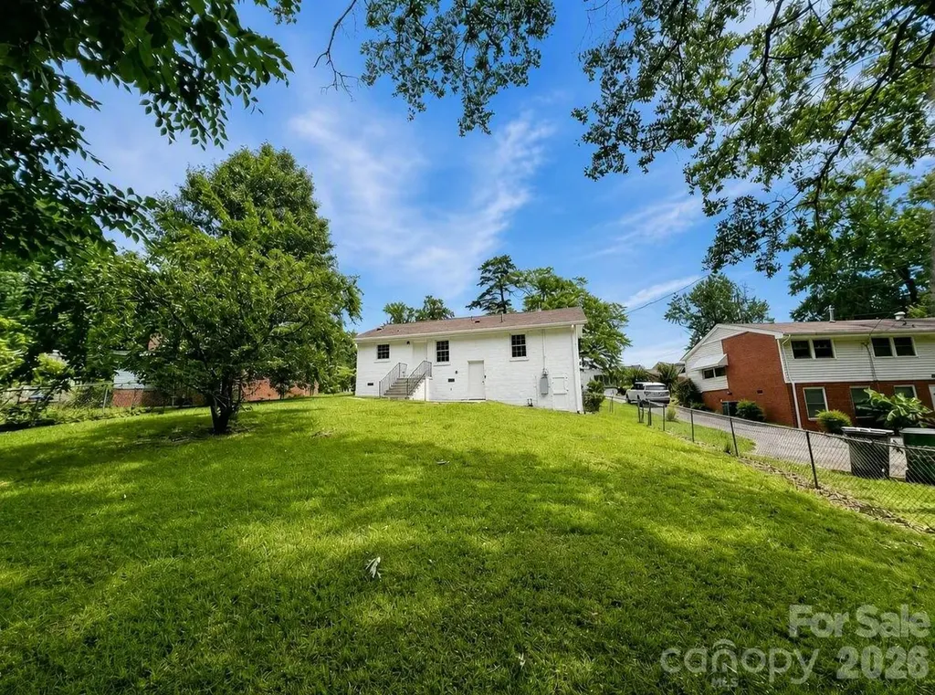 1423 Chelveston Drive Charlotte NC 28208