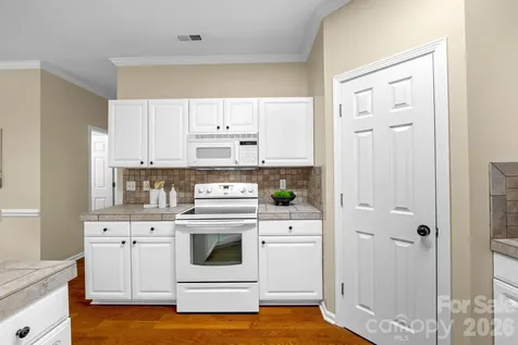 8501 Tonawanda Drive Charlotte NC 28277