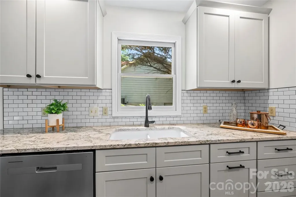 10 Orchard Place Weaverville NC 28787