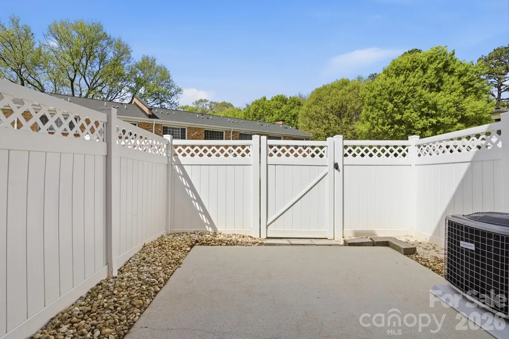 1336 Green Oaks Lane Charlotte NC 28205