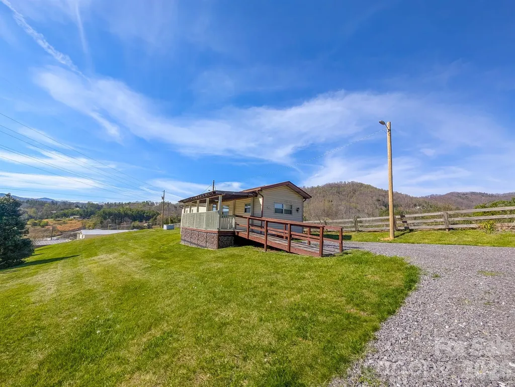 107 Mockingbird Lane Burnsville NC 28714