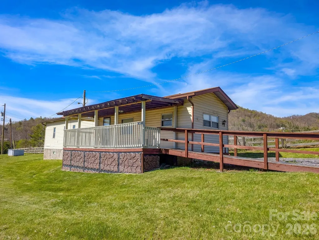 107 Mockingbird Lane Burnsville NC 28714