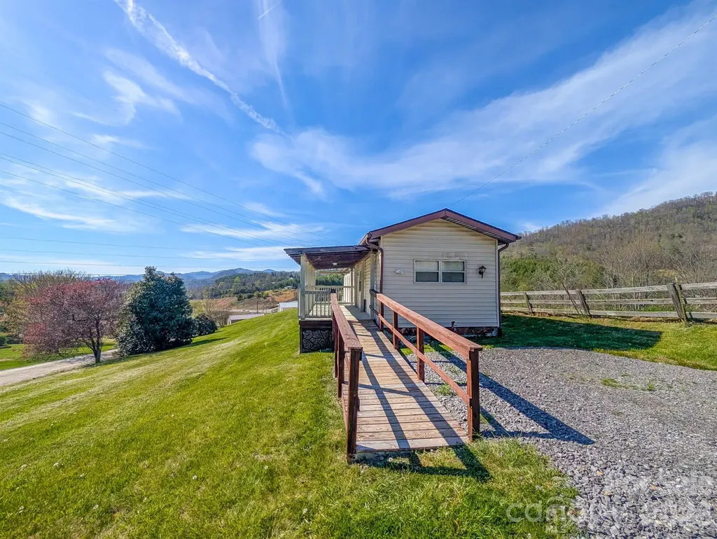 107 Mockingbird Lane Burnsville NC 28714