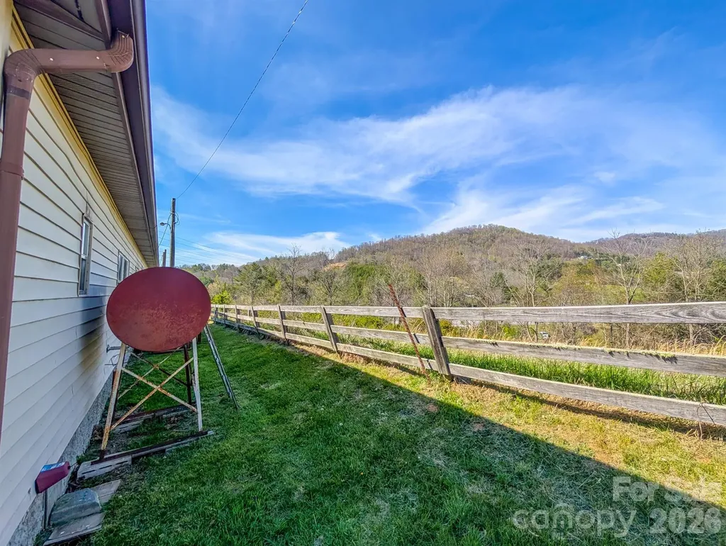 107 Mockingbird Lane Burnsville NC 28714