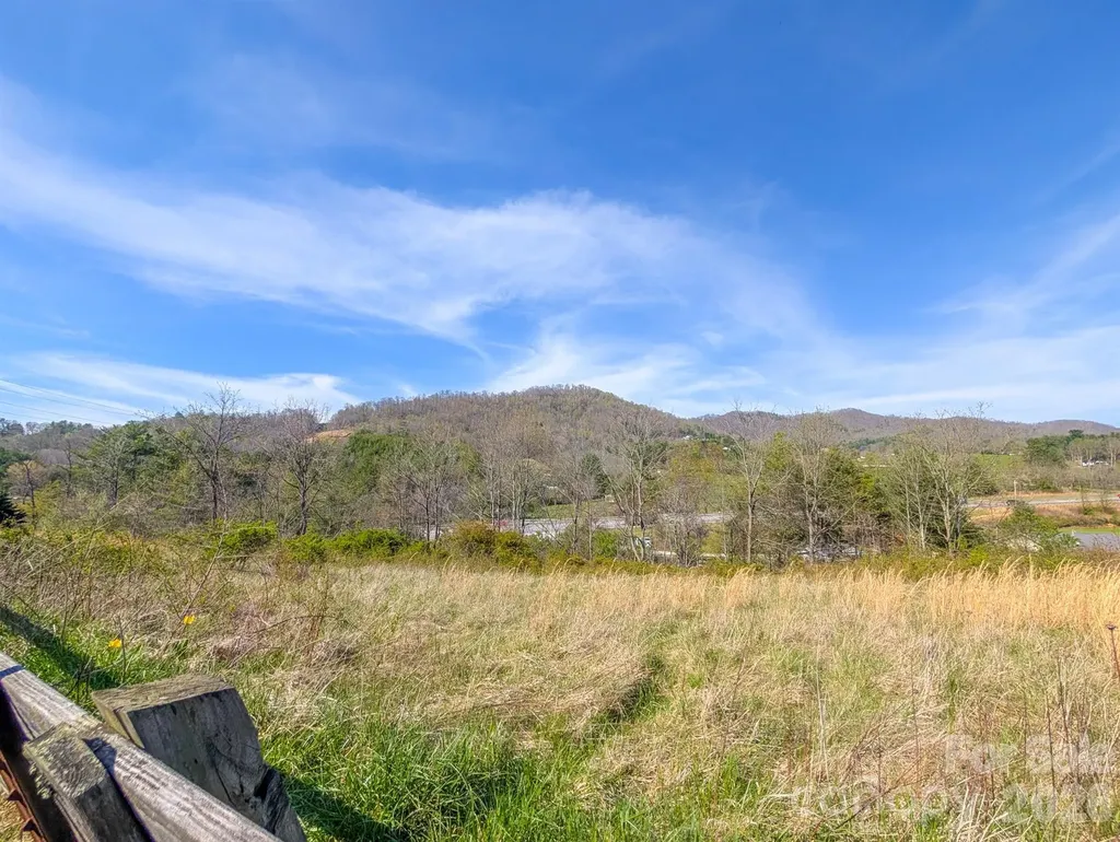 107 Mockingbird Lane Burnsville NC 28714