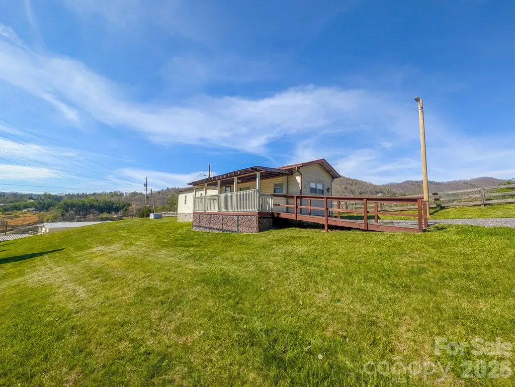 107 Mockingbird Lane Burnsville NC 28714