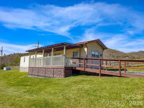107 Mockingbird Lane Burnsville NC 28714