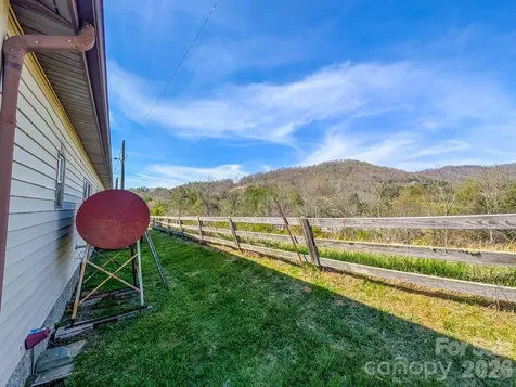 107 Mockingbird Lane Burnsville NC 28714
