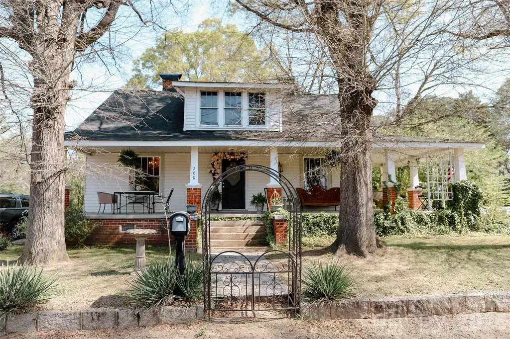 208 Locust Street Kannapolis NC 28081