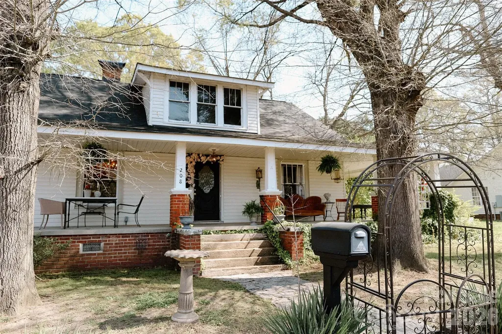 208 Locust Street Kannapolis NC 28081