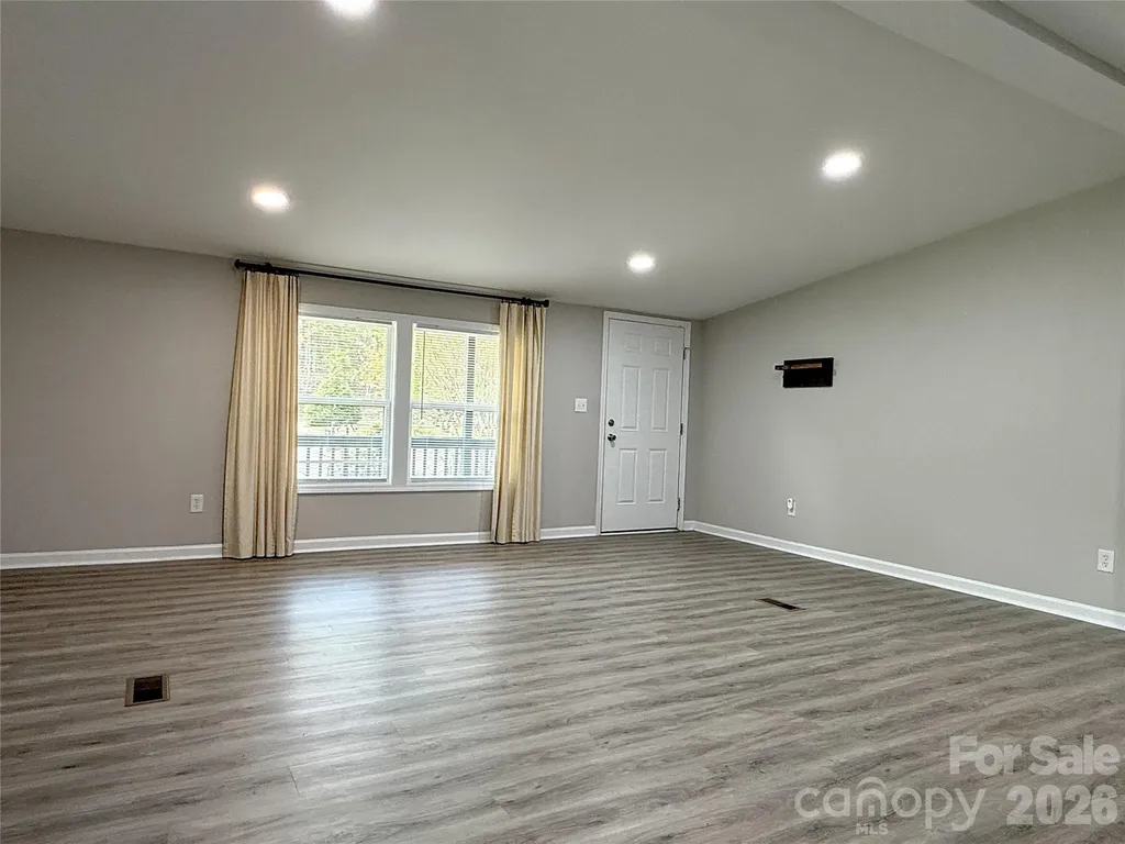 1332 Poplar Glen Drive Kannapolis NC 28083