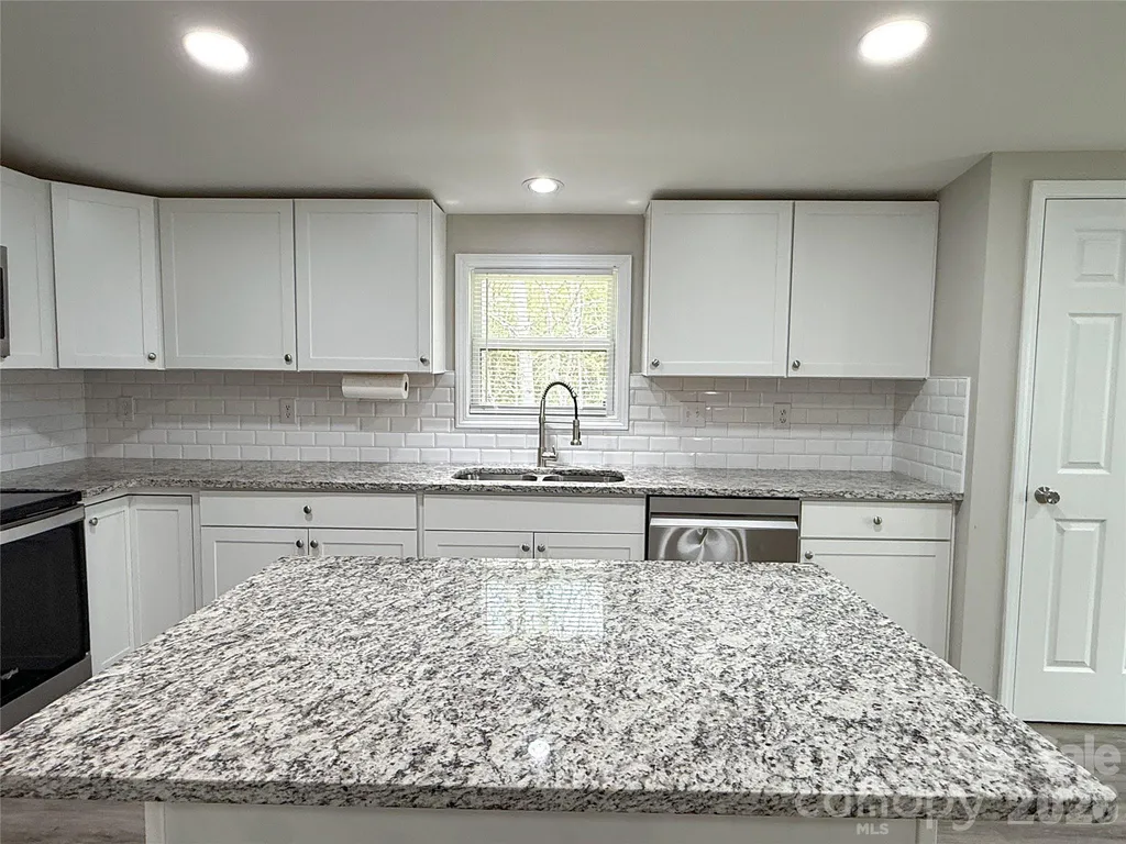 1332 Poplar Glen Drive Kannapolis NC 28083