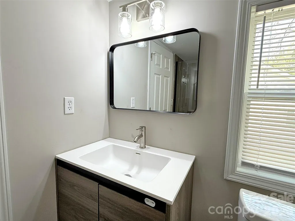 1332 Poplar Glen Drive Kannapolis NC 28083