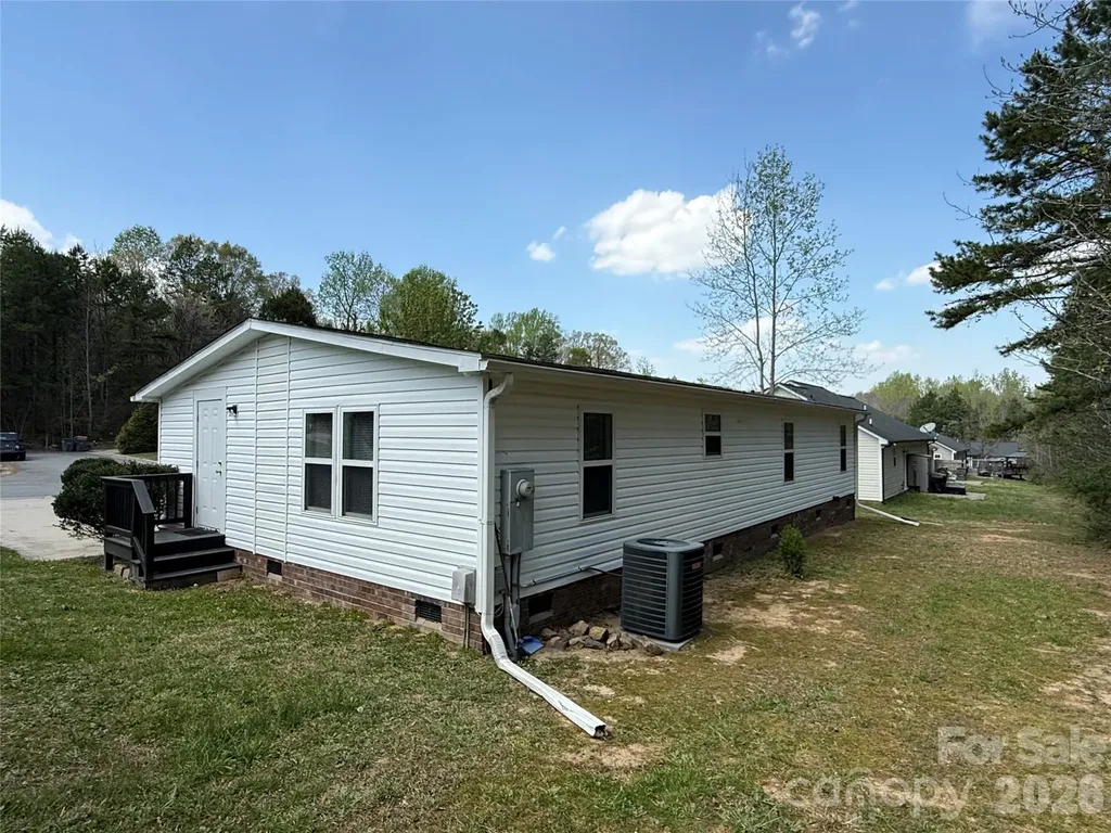 1332 Poplar Glen Drive Kannapolis NC 28083
