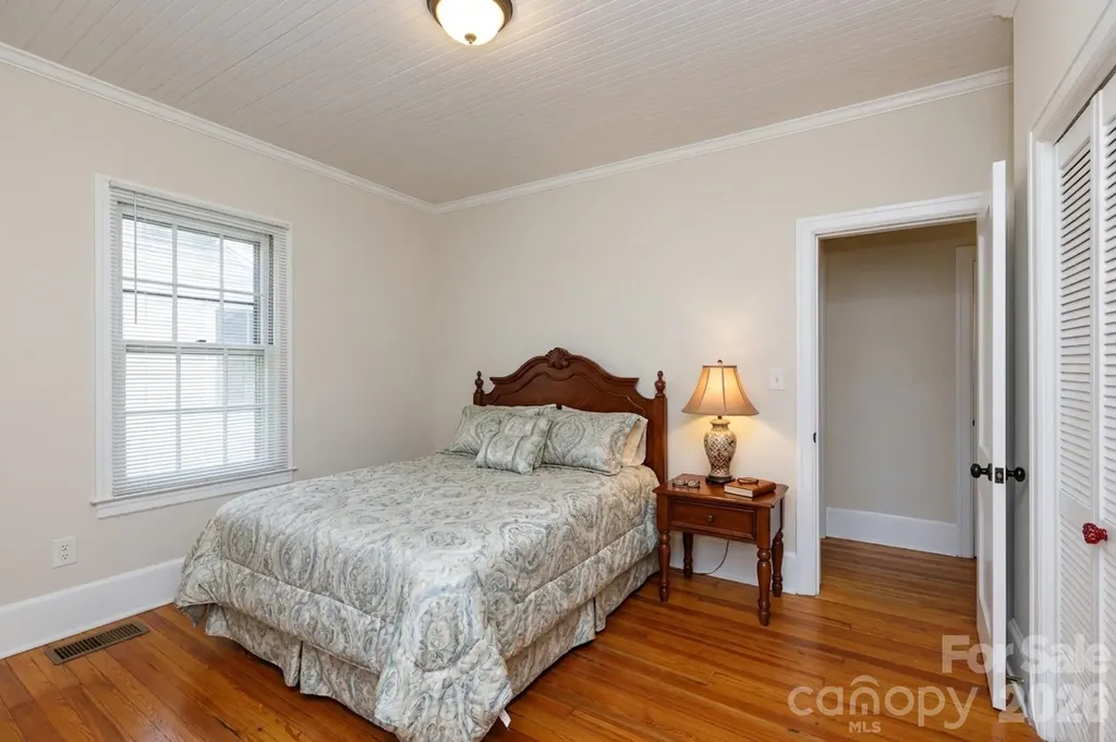 224 W 4th Avenue Gastonia NC 28052