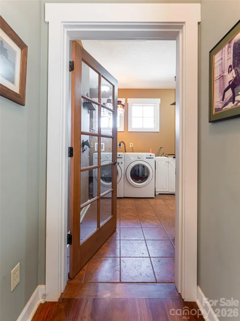 39 Oak Hollow Drive Asheville NC 28805