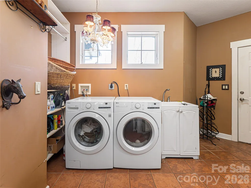 39 Oak Hollow Drive Asheville NC 28805