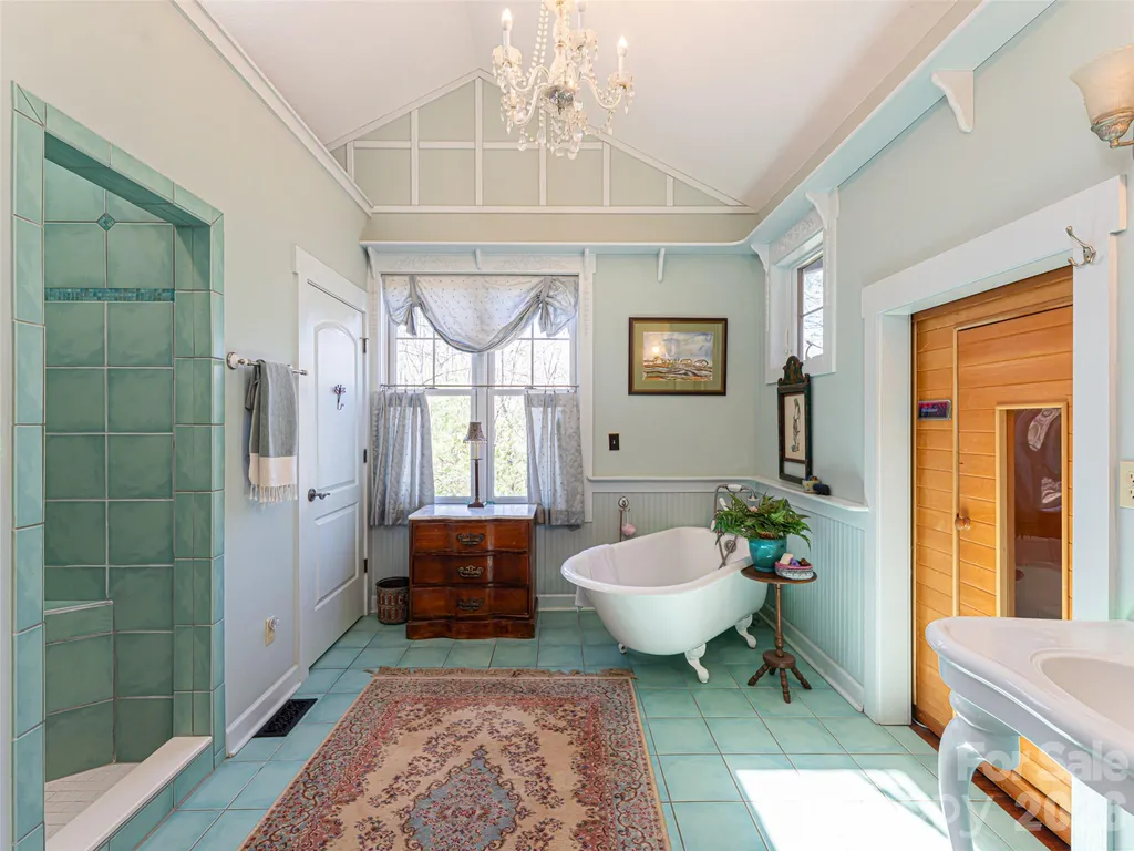 39 Oak Hollow Drive Asheville NC 28805