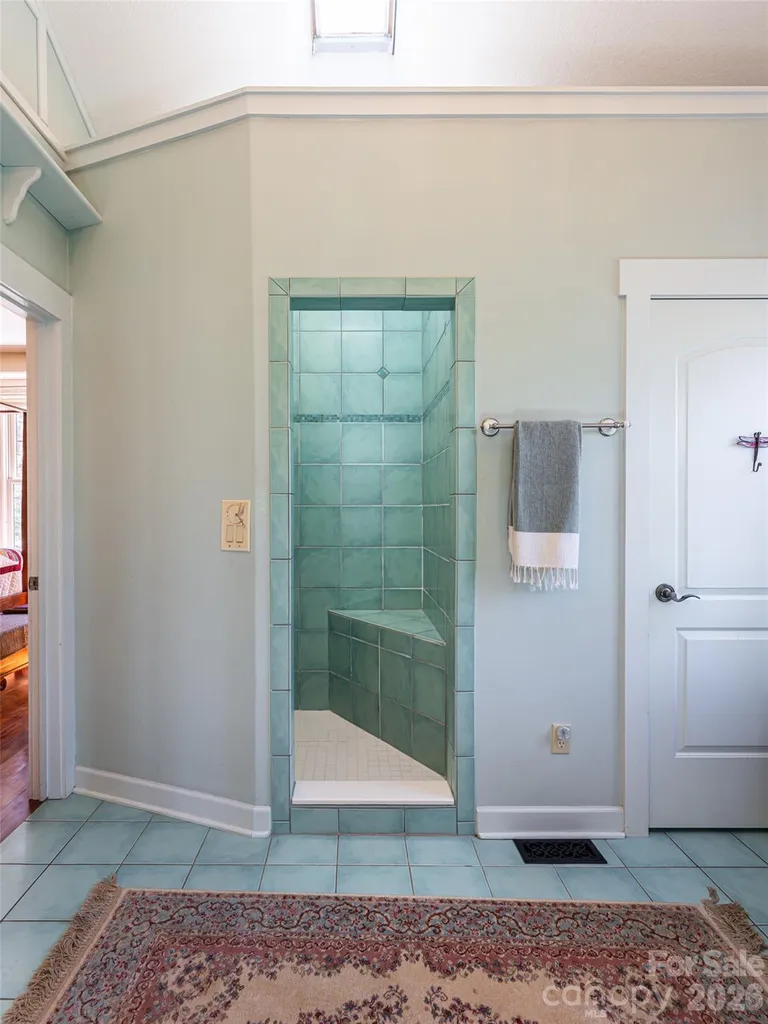 39 Oak Hollow Drive Asheville NC 28805