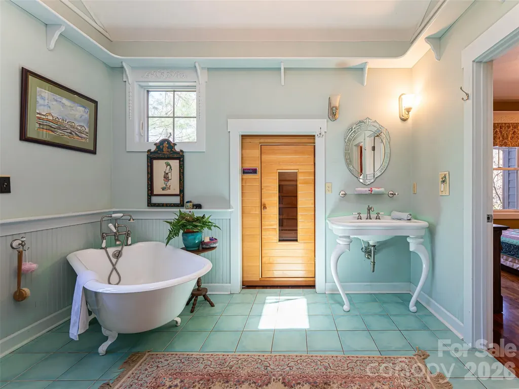 39 Oak Hollow Drive Asheville NC 28805