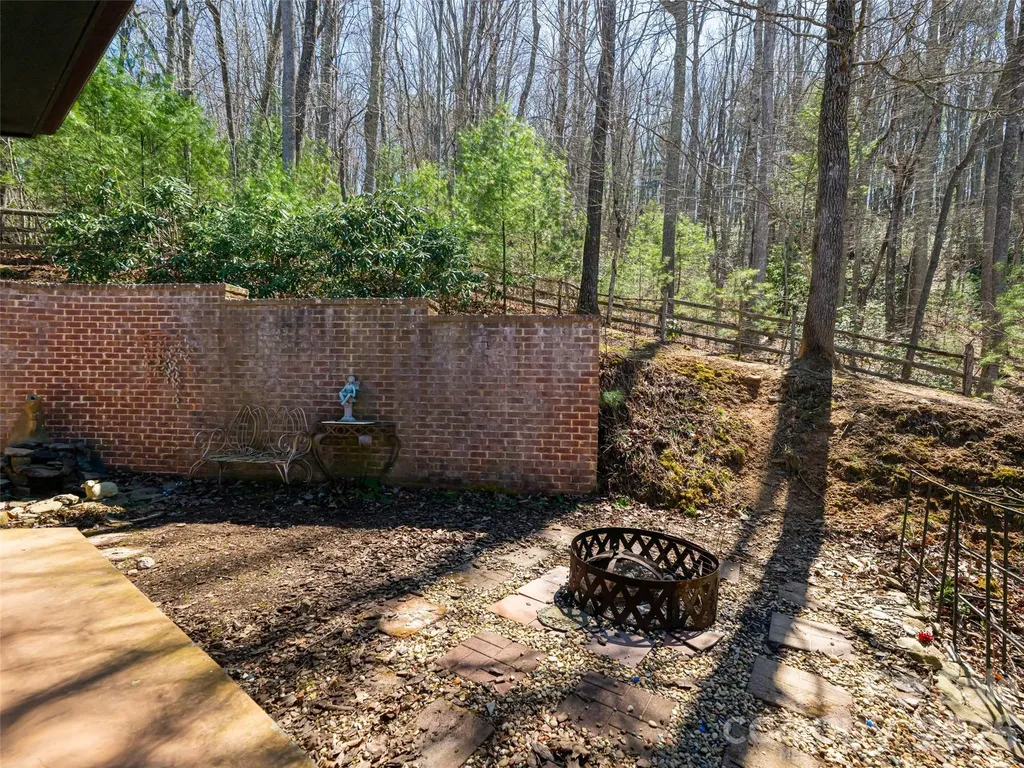 39 Oak Hollow Drive Asheville NC 28805