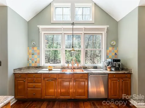 39 Oak Hollow Drive Asheville NC 28805
