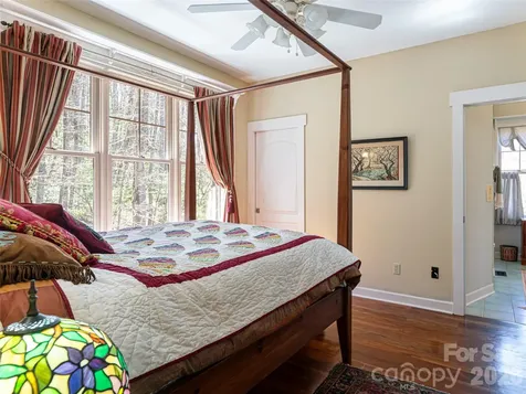 39 Oak Hollow Drive Asheville NC 28805