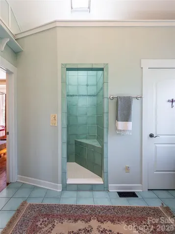 39 Oak Hollow Drive Asheville NC 28805