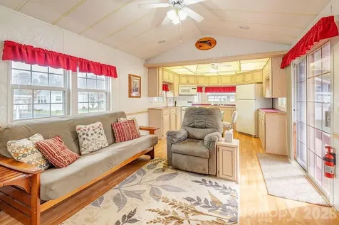52 Strollers Lane Waynesville NC 28785