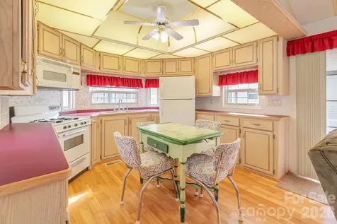 52 Strollers Lane Waynesville NC 28785