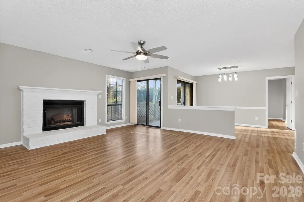 5862 Harris Grove Lane Charlotte NC 28212