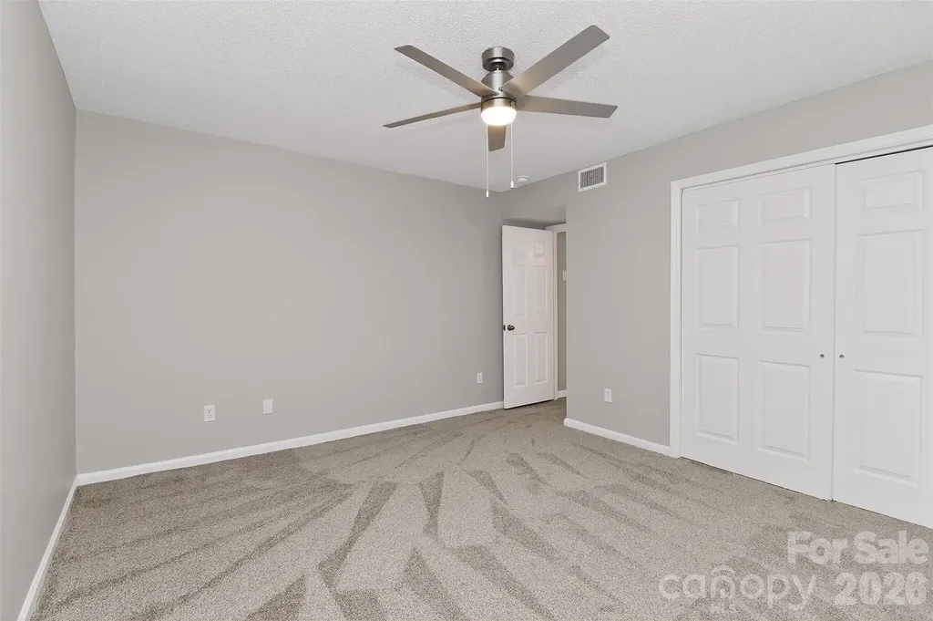5862 Harris Grove Lane Charlotte NC 28212