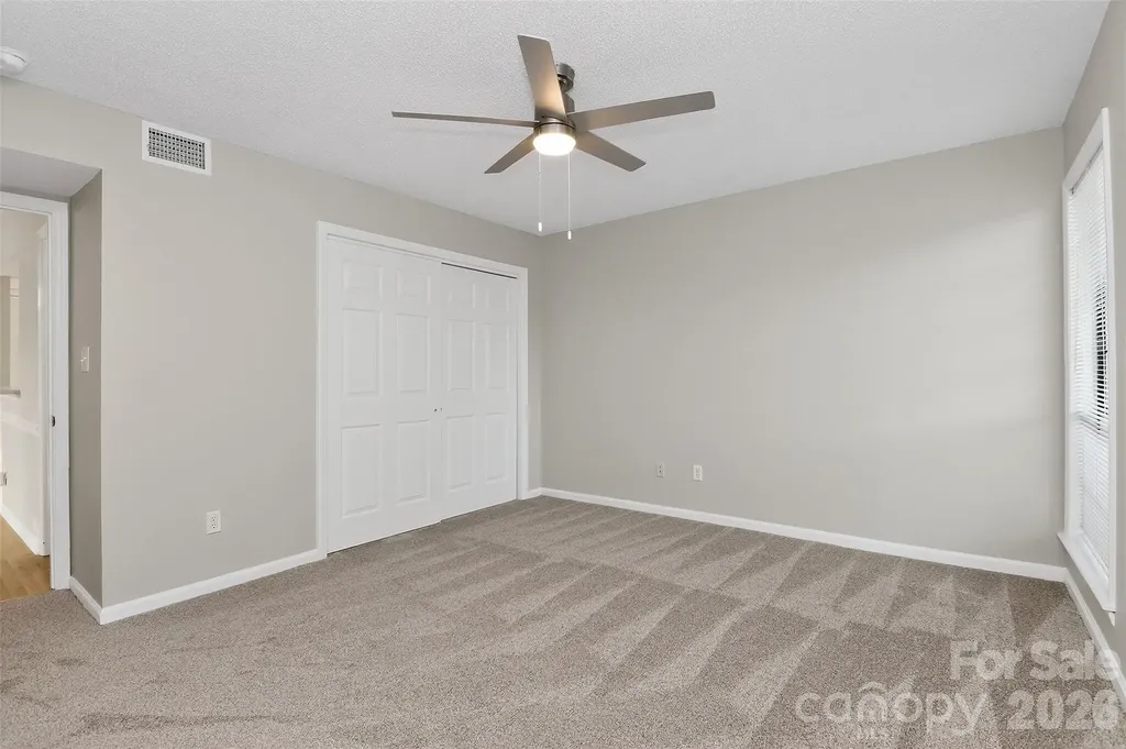 5862 Harris Grove Lane Charlotte NC 28212