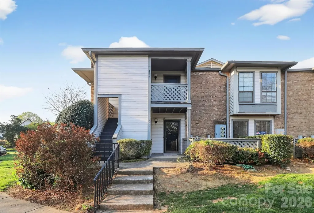 5862 Harris Grove Lane Charlotte NC 28212