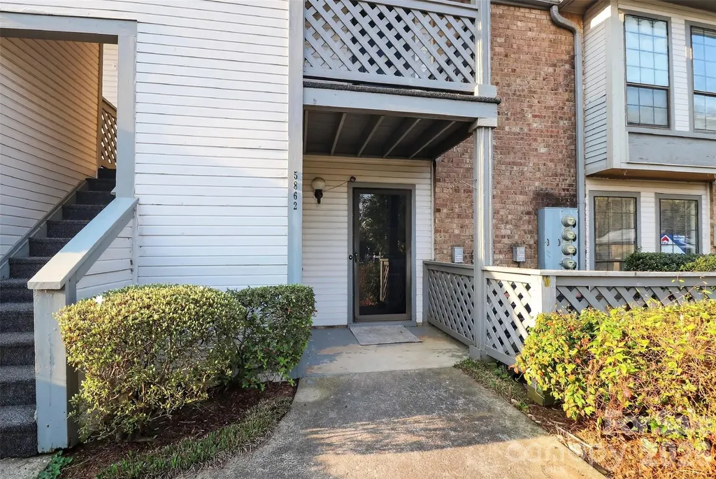 5862 Harris Grove Lane Charlotte NC 28212