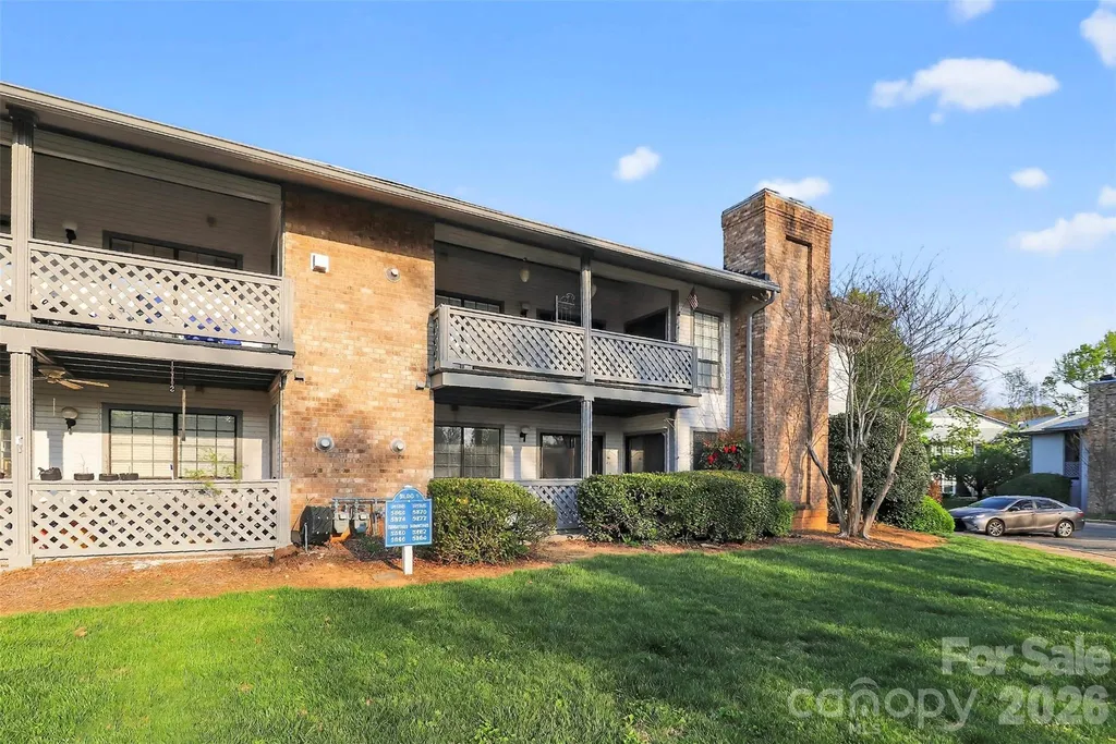 5862 Harris Grove Lane Charlotte NC 28212