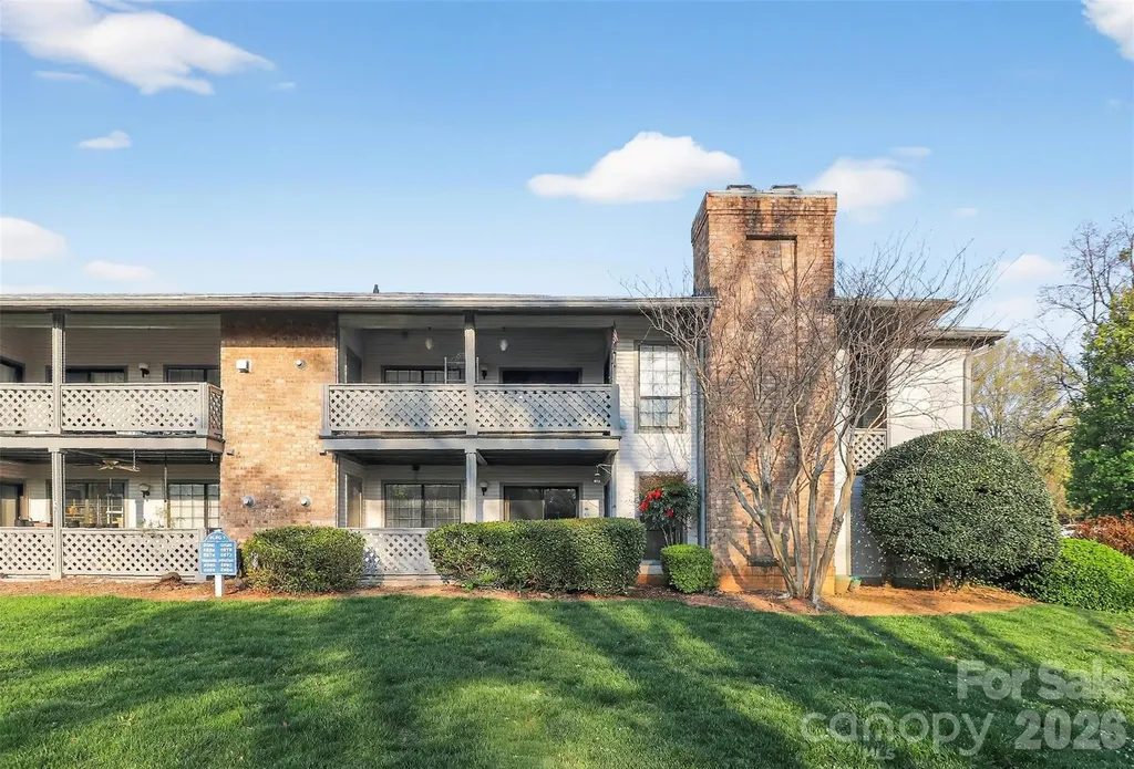 5862 Harris Grove Lane Charlotte NC 28212