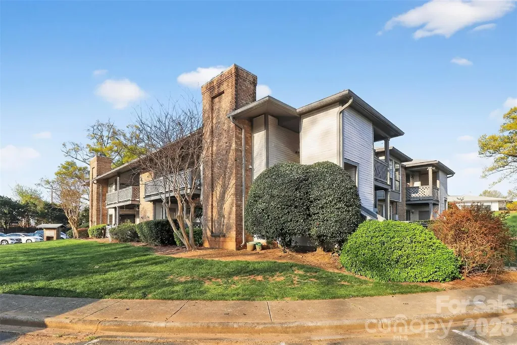5862 Harris Grove Lane Charlotte NC 28212